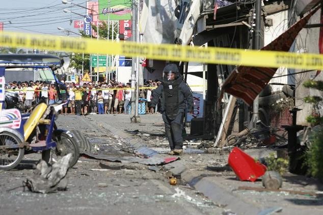 Hien truong vu danh bom xe kinh hoang o Philippines